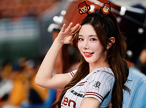 《天才衝衝衝》睽違4年進軍金鐘獎！巫苡萱首入圍淚崩：我要走紅毯了