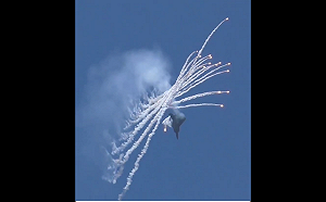 (影) 史上最長射程空空導彈 ! F-22射AMRAAM刷新紀錄 秀遠距精準打擊力