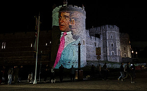 川普和比基尼女孩在廚房裏? 親信與艾普斯坦上百郵件曝光 資料還想賣給俄....