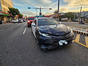 花蓮巡邏警車與機車碰撞　女騎士傷重送醫