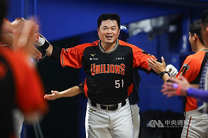 胡金龍生涯千場出賽差6場 引退賽後將持續下場
