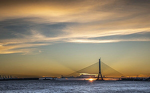 淡江大橋「落日餘暉」成北海岸新景點！公路局：設計時特別考慮夕陽位置