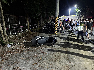 台中霧峰黃男騎車疑彎道失控撞機車  6人受傷