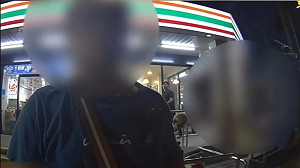 高雄男子超商偷拍  致歉後遭警方帶回