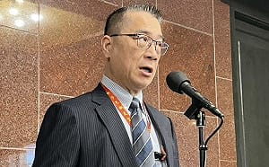 柯建銘暫躲逼宮風波 徐國勇否認帶「換柯」連署書：強調黨團自主