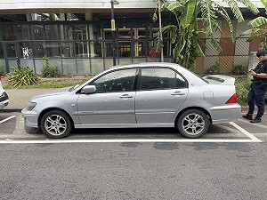 板橋國小後門傳槍擊!停放車輛遭開23槍 尋獲8鋼珠警追查中