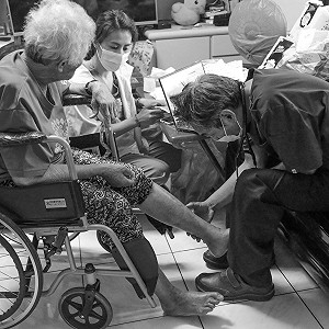 「超人醫師」徐超斌殞落   石崇良哀悼「沒機會再見」：會延續理想改善偏鄉醫療