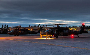 美「黑鷹」搭載4特戰「夜間潛行者」失事墜毀  野火阻搜救生死未卜