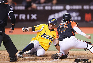 統一獅與兄弟爭全年第一　對戰打出季後賽氛圍