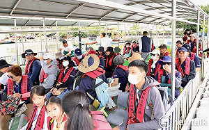 2025「四鯤鯓紅樹林水上市集」啟航  黃偉哲邀民眾體驗舢筏市集