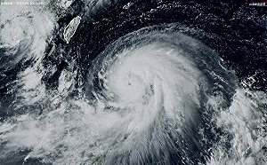 「樺加沙」挑戰最強颱!颱風眼、結構超扎實 網驚:沒直撲台灣太幸運