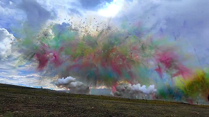 始祖鳥與蔡國強聯手喜馬拉雅山放煙火 她批:國族強姦秀