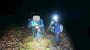 玉林橋遺址蜂螫山友難動彈　花蓮警消摸黑救人下山