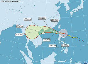 強烈颱風樺加沙持續增強! 高雄納入陸警範圍、11縣市注意豪雨特報