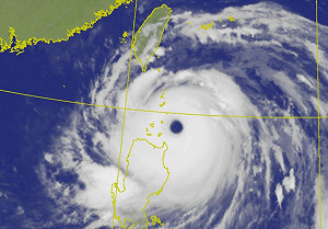 「怪物等級」樺加沙颱風難得一見!颱風警報期間如此強度得回溯至2018年