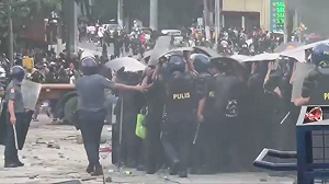 (影) 菲反貪腐「萬億比索遊行」爆衝突！馬尼拉騷亂49人被捕 官員豪宅引爆民憤