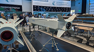 (影) 烏軍用二戰機槍擊落俄巡弋飛彈! FPV 無人機攔截Lancet、F-16也發威