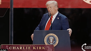 (影) 川普在紀念活動上稱柯克「一代巨人」!  將在白宮追授自由勳章