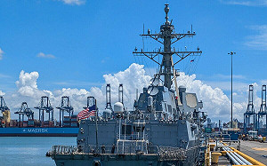 (影) 委內瑞拉「歐巴桑軍團」應戰? 美最強驅逐艦、兩棲登陸艇再施威壓