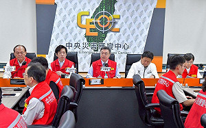 和卓揆現身災防中心 傅崐萁:盼行政團隊提徹底解決堰塞湖方式