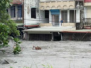 (影)花蓮馬太鞍溪堰塞湖潰堤！光復鄉汪洋一片  慘況曝光