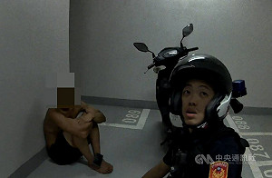 台中失聯移工拒檢棄車竄逃  警追入停車場人毒俱獲