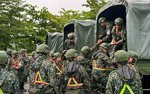 國軍重裝出動！448名官兵、百輛車機具投入花蓮救災