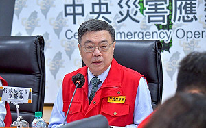 卓榮泰赴花蓮前進協調所 強調搜救不止、警戒不解  加碼慰問金