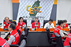 堰塞湖溢流責任歸屬掀論戰  林智群：中央預警9次徐榛蔚卻率團出國