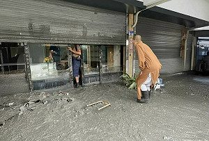 佛光會捐200萬救援花蓮   佛光山法師赴光復鄉送暖