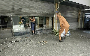 佛光會捐200萬救援花蓮   佛光山法師赴光復鄉送暖