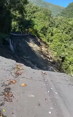 (影)道路掏空變深谷！南橫霧鹿段60公尺路基全不見 驚人畫面曝光