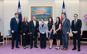 蕭美琴接見薛瑞福：台美經濟因關稅談判帶來不確定性