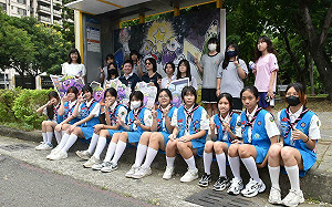 全國首創！ 高市光華國中學生創意登上公車亭成打卡熱點