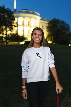 川普18歲孫女凱伊推自家品牌 白宮取景拍宣傳照