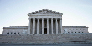 川普凍結1,200億對外援助 美最高法院裁准了