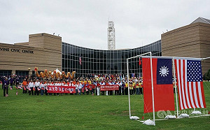 國旗罕見飄揚美國市府廣場   橘郡首長讚台灣民主