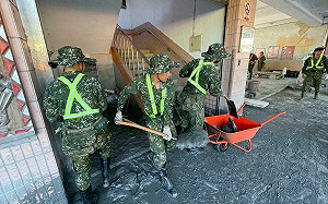 第三作戰區全力馳援花蓮  日以繼夜清淤消毒助災後復原 