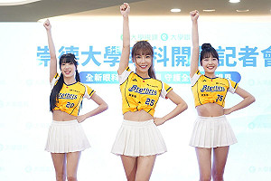 （影）牛奶、瑄都接受全飛秒近視雷射  崇德大學眼科開幕應援慶賀