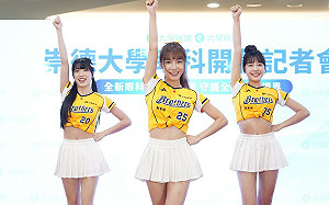 （影）牛奶、瑄都接受全飛秒近視雷射  崇德大學眼科開幕應援慶賀