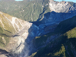 「馬太鞍溪堰塞湖」蓄水量剩600萬噸！最新空拍照曝光