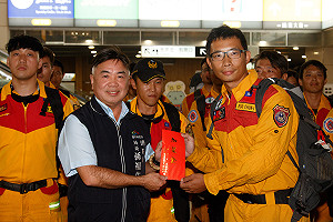 馳援花蓮救災 第一批台中搜救隊平安返抵 消防局長致上最高敬意