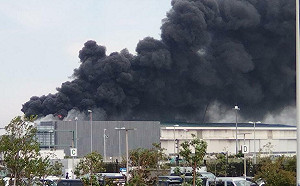 快訊》遊日注意！日本羽田機場驚傳火警  黑煙竄天