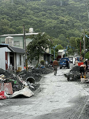 村長父親守護大馬村民性命！台灣女足隊長淚謝：逃命電話救我一命