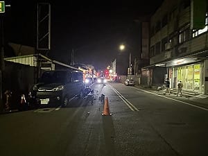 苗縣苑裡機車自撞違停車輛　騎士送醫不治