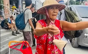 阿嬤光復車站外發送粽子!網友暖心呼籲:不要辜負阿嬤的愛心