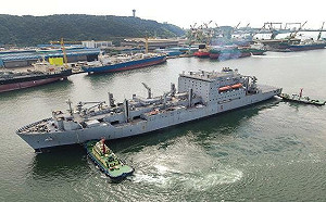韓國MRO美軍艦船  41000噸路易斯克拉克級乾貨彈藥補給艦T-AKE-3駛入蔚山港
