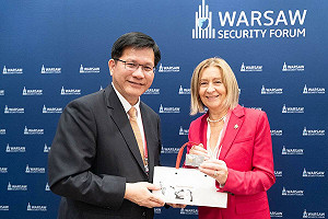 會晤法國、烏克蘭議員  林佳龍：建立安全網抵禦中俄宣傳攻勢