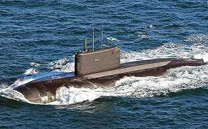 （影）俄潛艦爆炸風險飆升! 遇油漏灌艙 被迫浮出地中海海面 岌岌可危