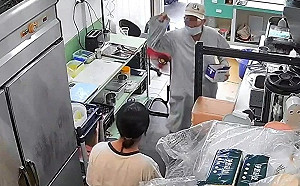 出家人化緣遭拒！飆罵店家更作勢打人 網友質疑是假比丘尼